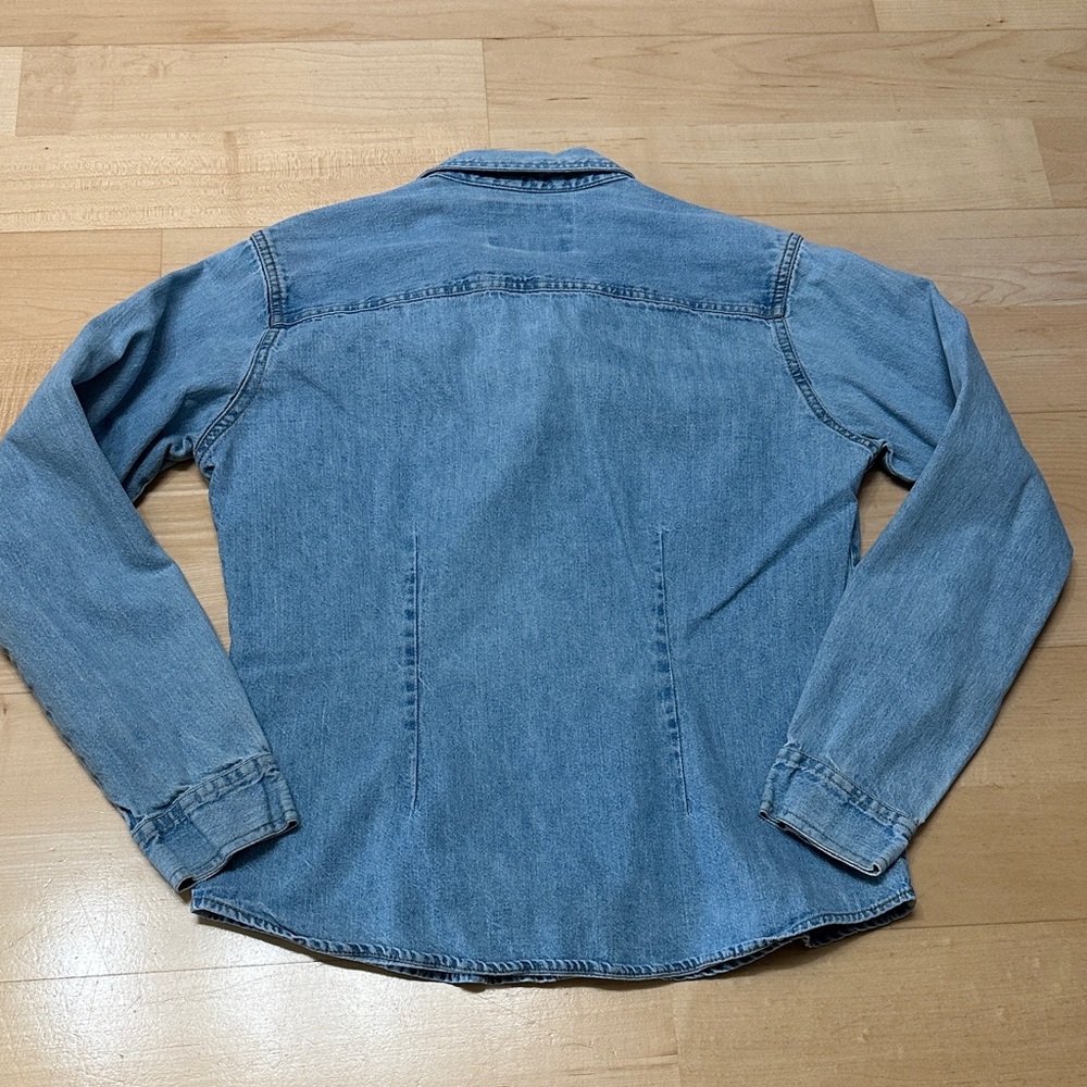 Levi's Classic Light Blue Denim Shirt - Picture 8 of 10